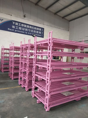 Wadah wire mesh digunakan untuk menyimpan barang di gudang